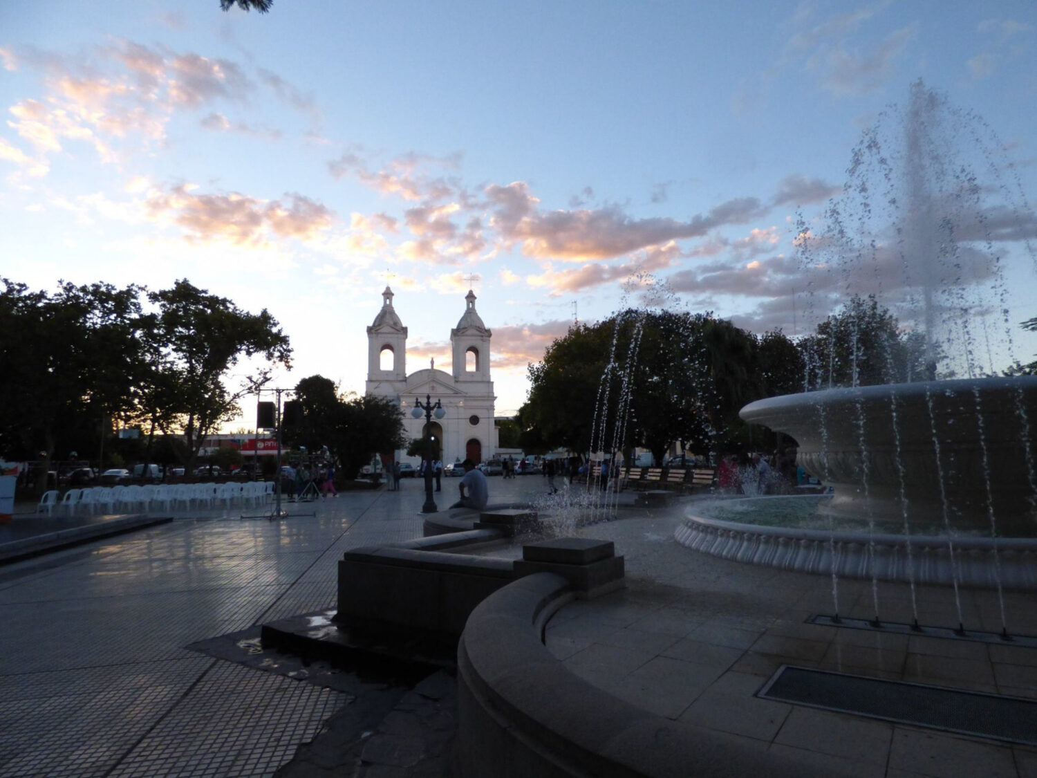 Comercio y Encanto Colonial